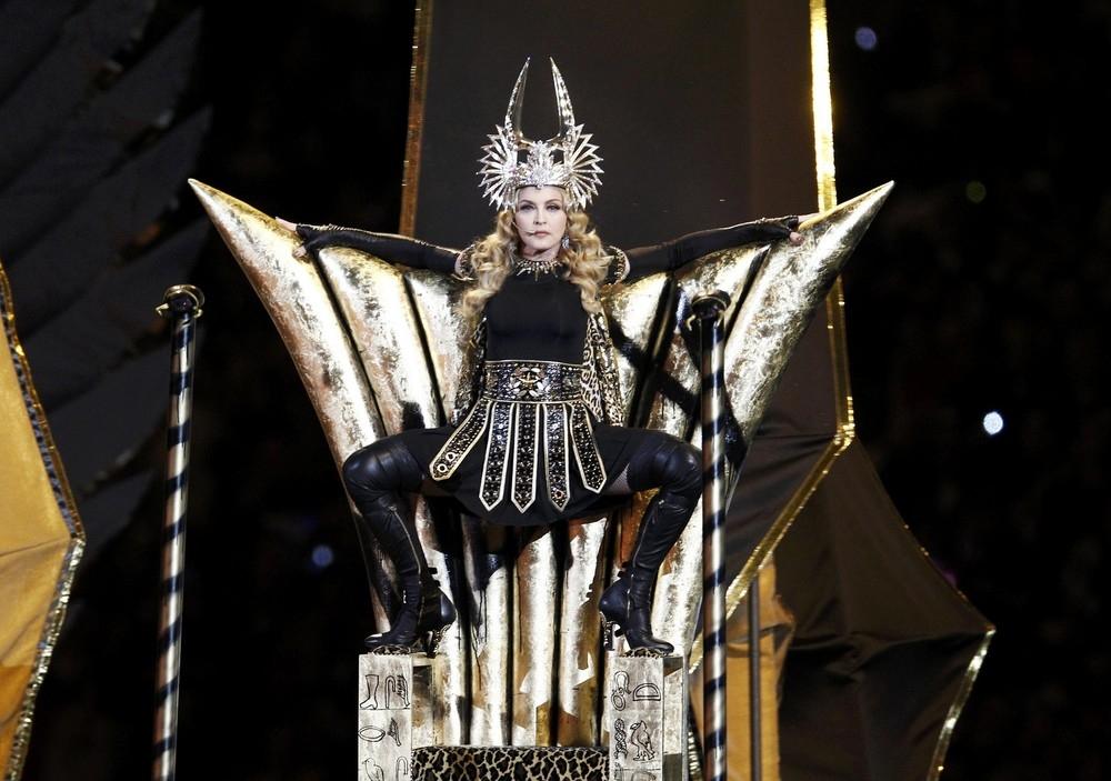 madonna-super-bowl-half-time-show-performance